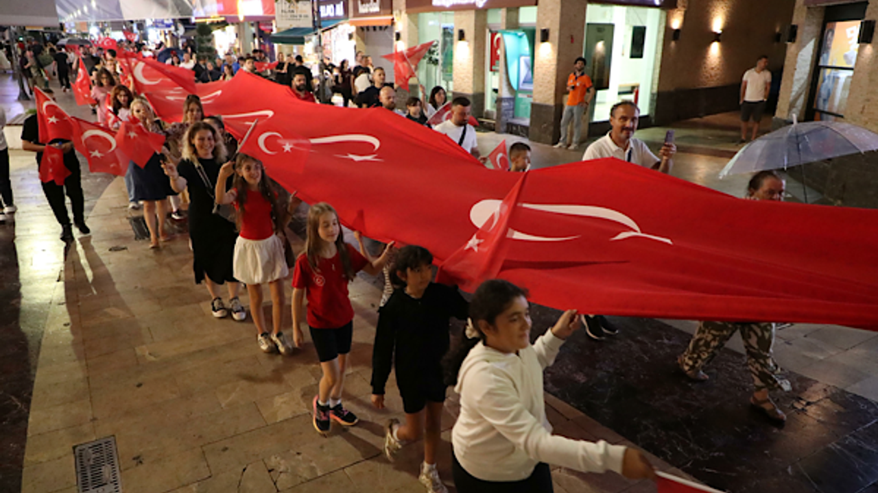 Ordu’da 30 Ağustos Zafer Bayramı kapsamında yürüyüş ve konser düzenlendi